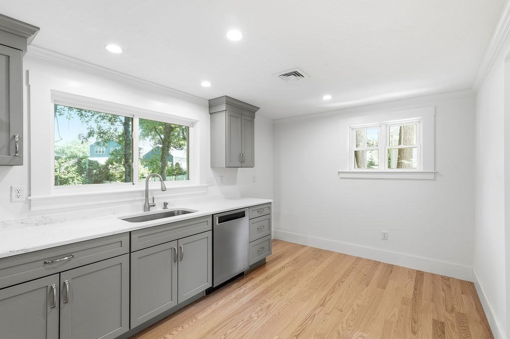 146a W Division St Property Photo 14