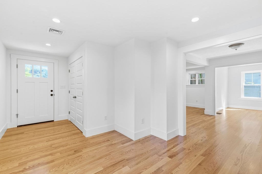 146a W Division St Property Photo 15