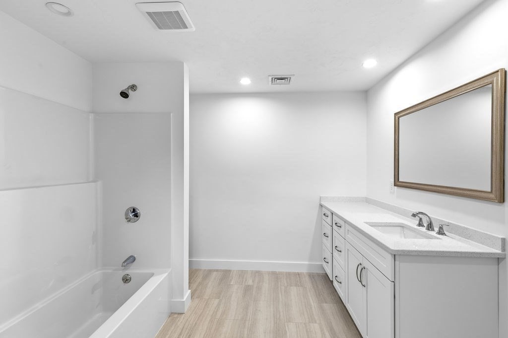 146a W Division St Property Photo 16