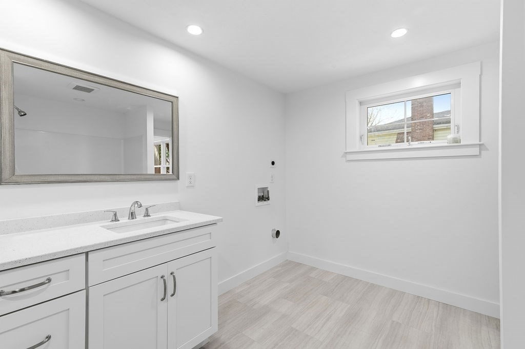 146a W Division St Property Photo 17