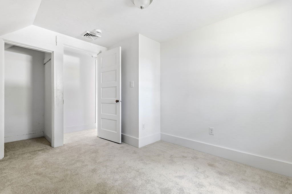 146a W Division St Property Photo 25
