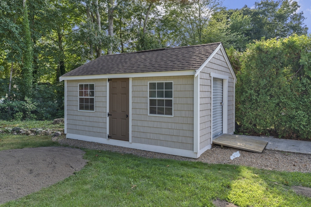 2 Cutter Ln Property Photo 7
