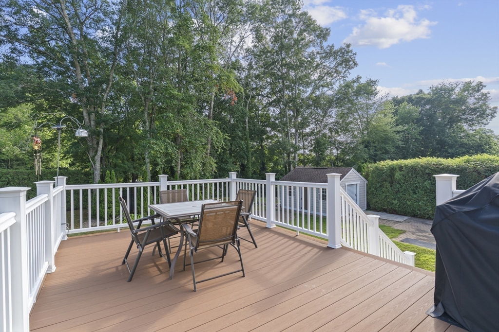 2 Cutter Ln Property Photo 9