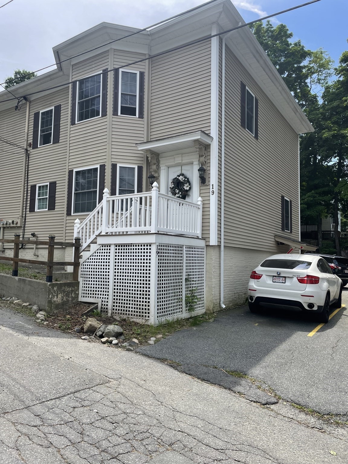 19 Oak Ct. # 3 Property Photo 1