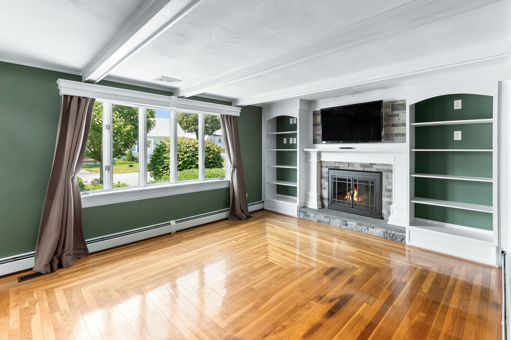 327 England St Property Photo 4