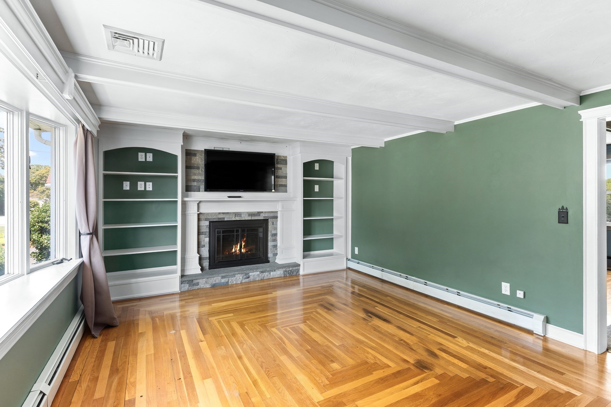 327 England St Property Photo 5