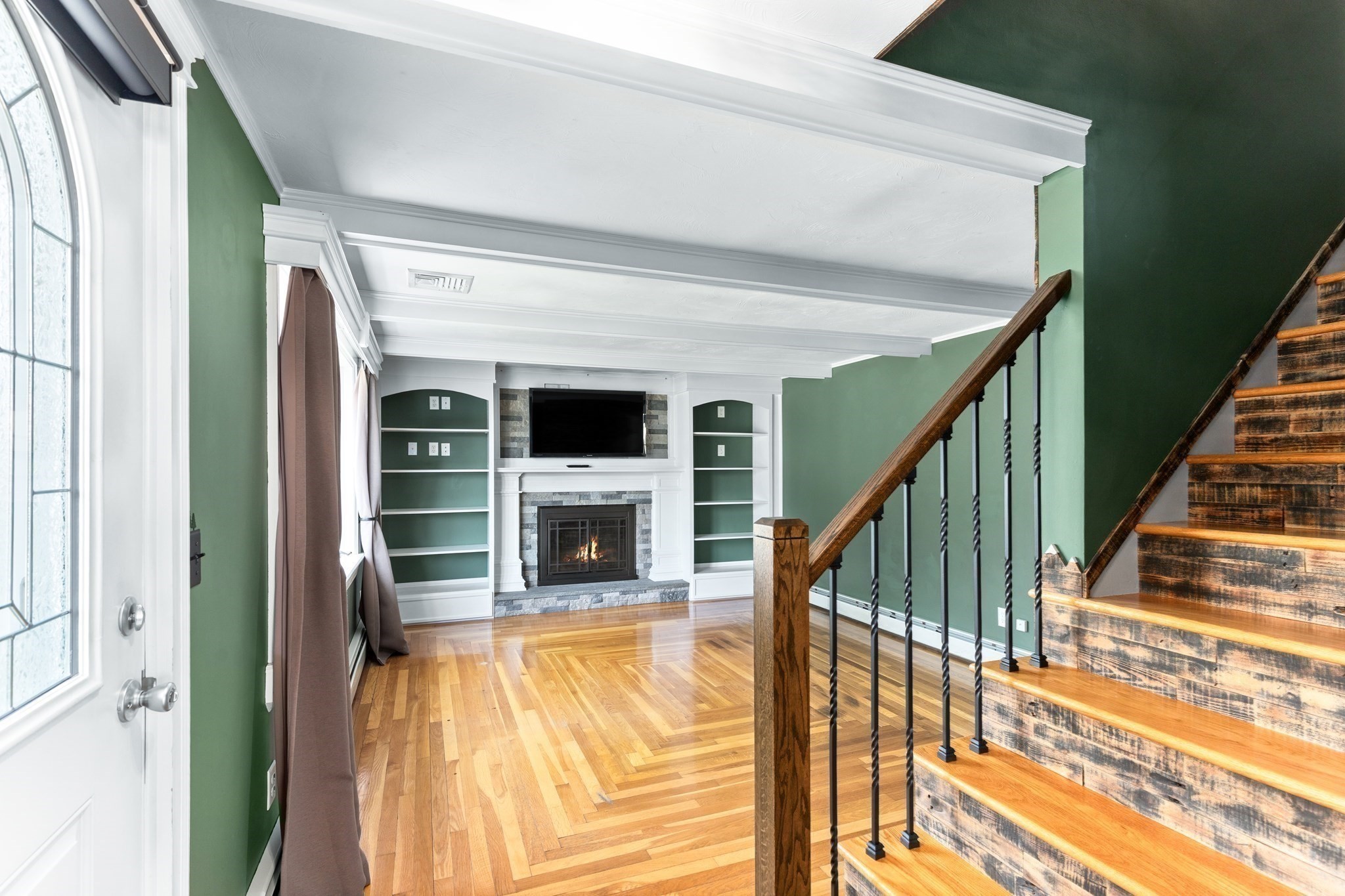 327 England St Property Photo 6