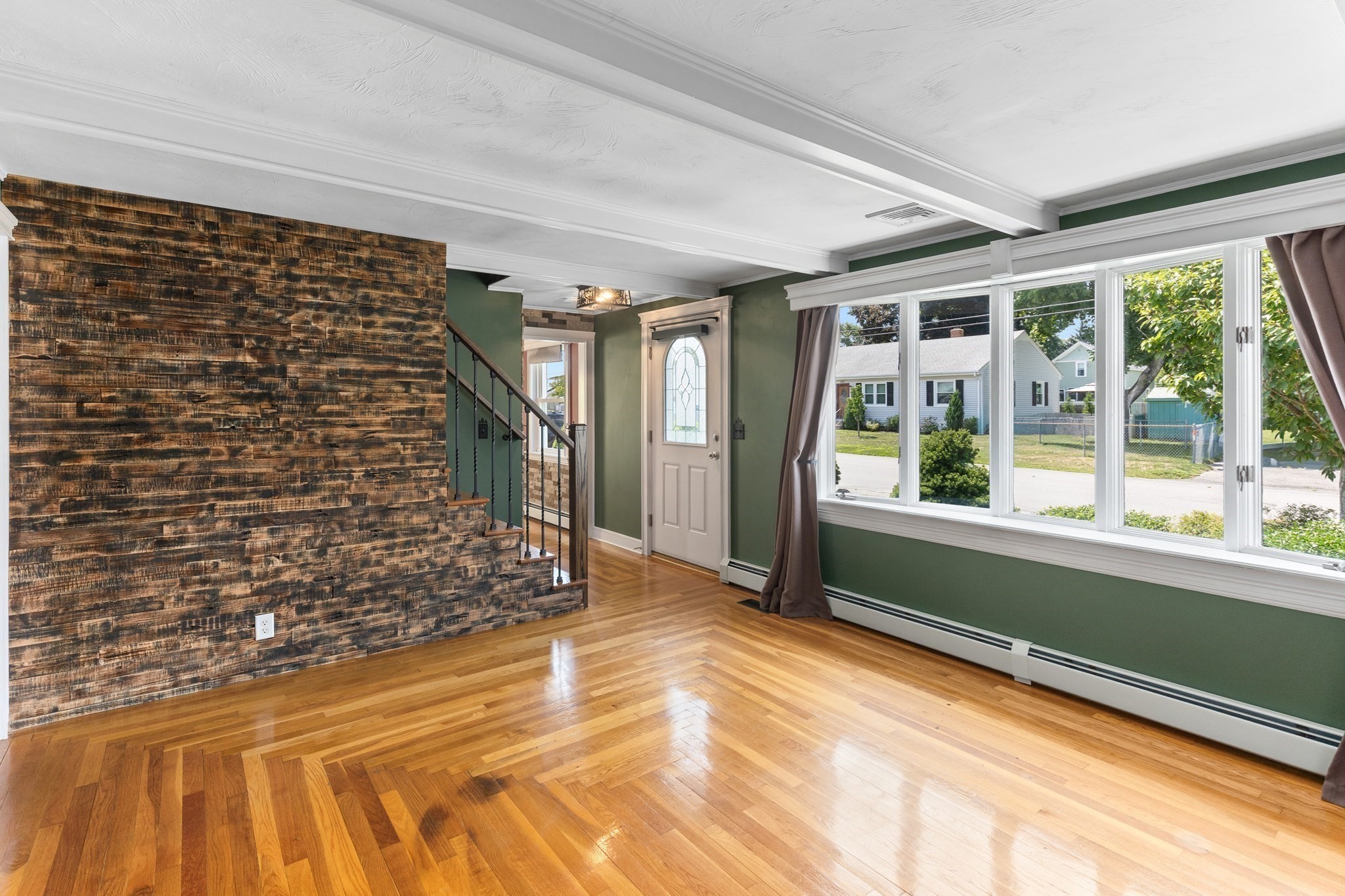 327 England St Property Photo 7
