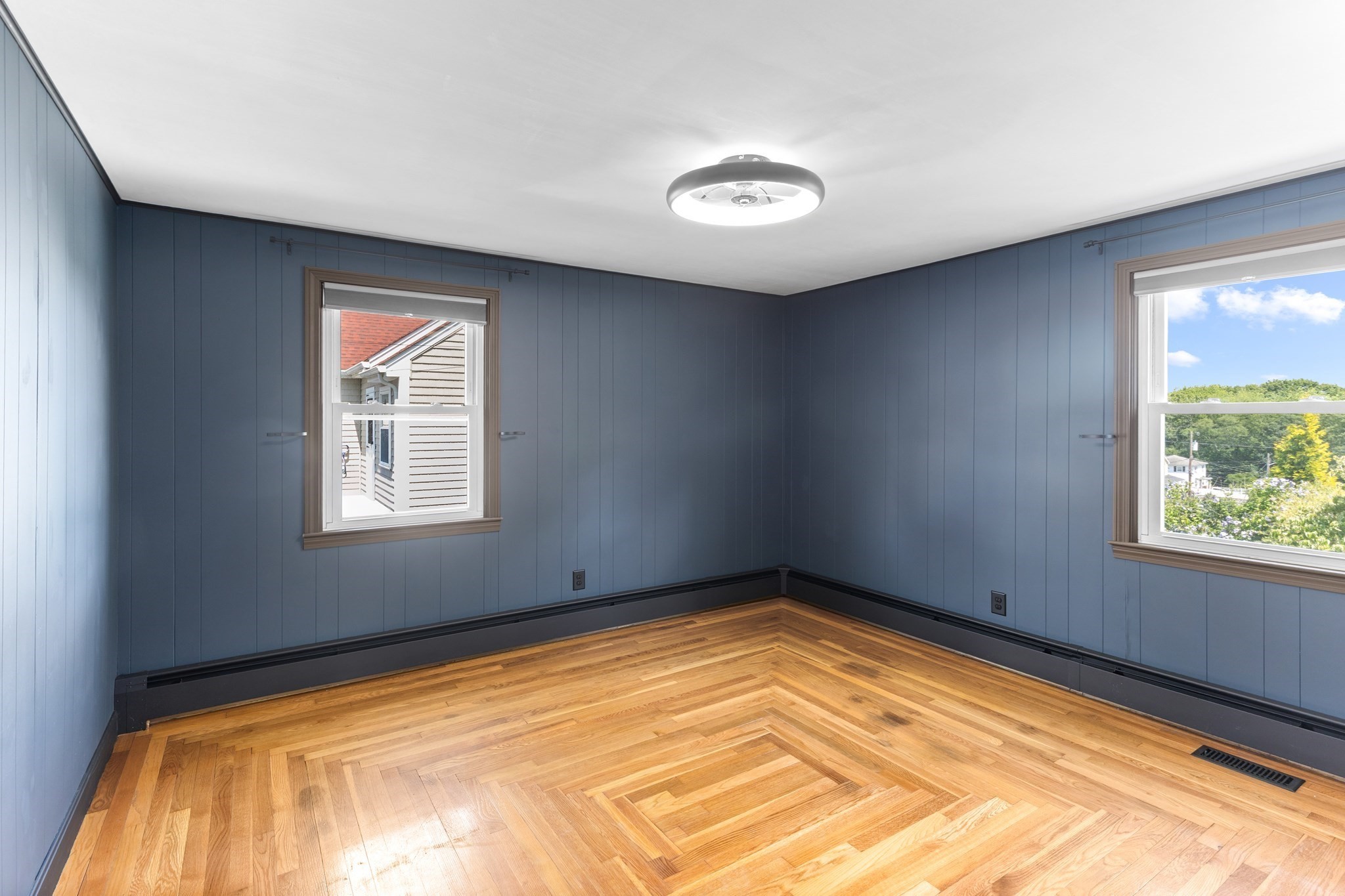 327 England St Property Photo 13