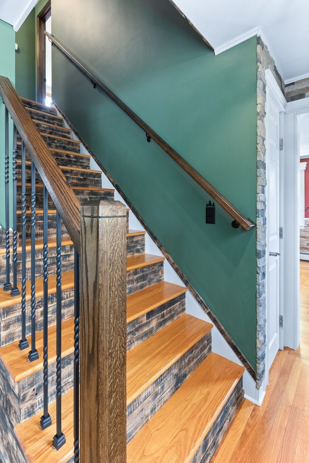 327 England St Property Photo 15