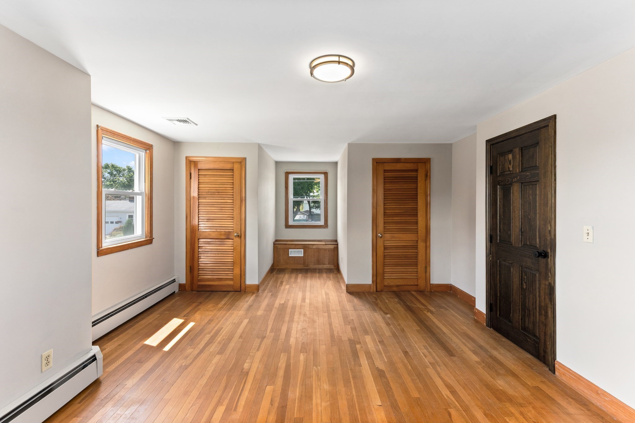 327 England St Property Photo 16