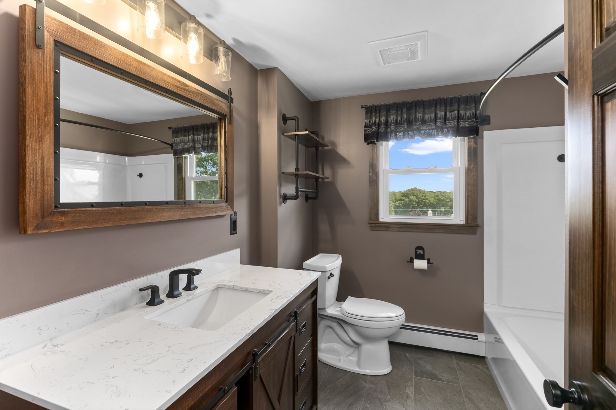 327 England St Property Photo 18