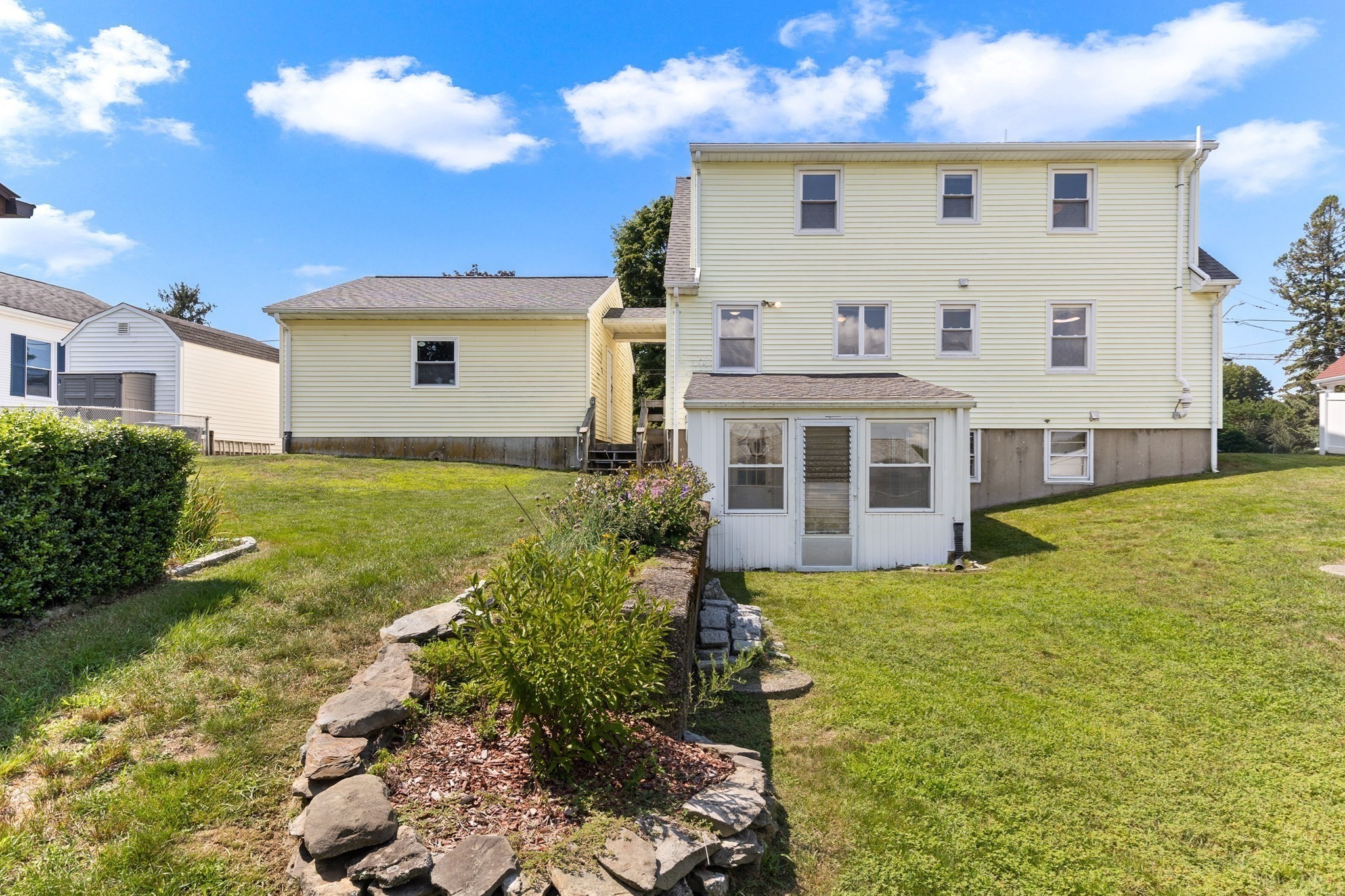 327 England St Property Photo 25