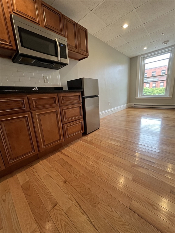 302 Newbury # 10 Property Photo 1