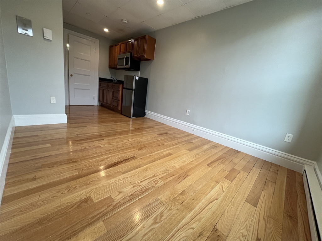 302 Newbury # 10 Property Photo 2