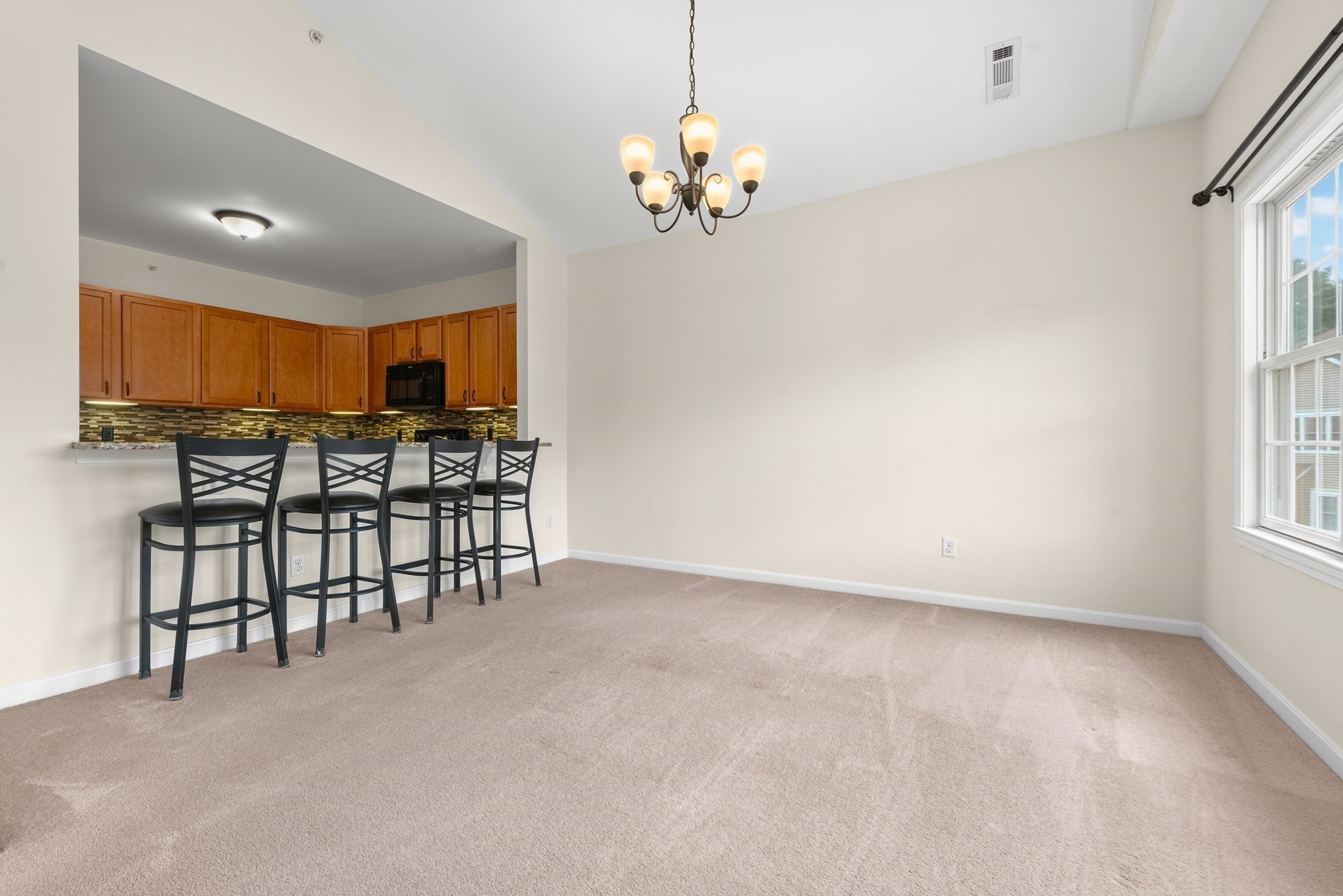 631 East St # M202 Property Photo 9