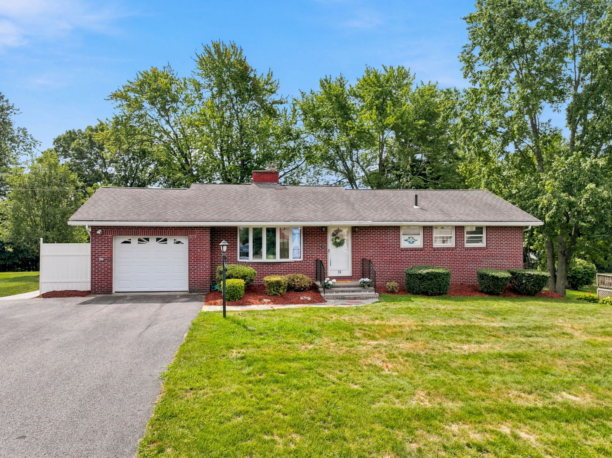 19 Champlain Dr Property Photo 1