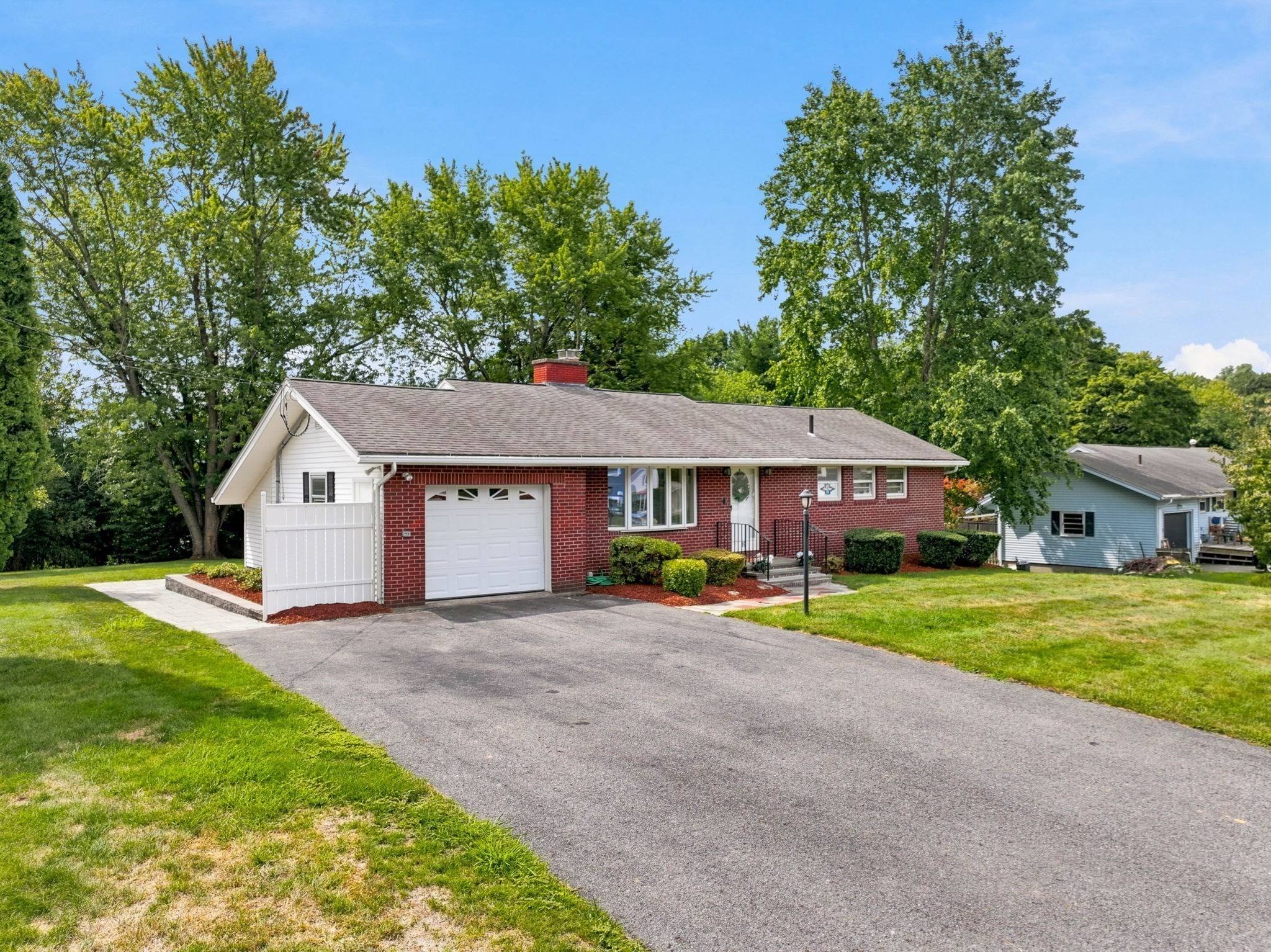 19 Champlain Dr Property Photo 2