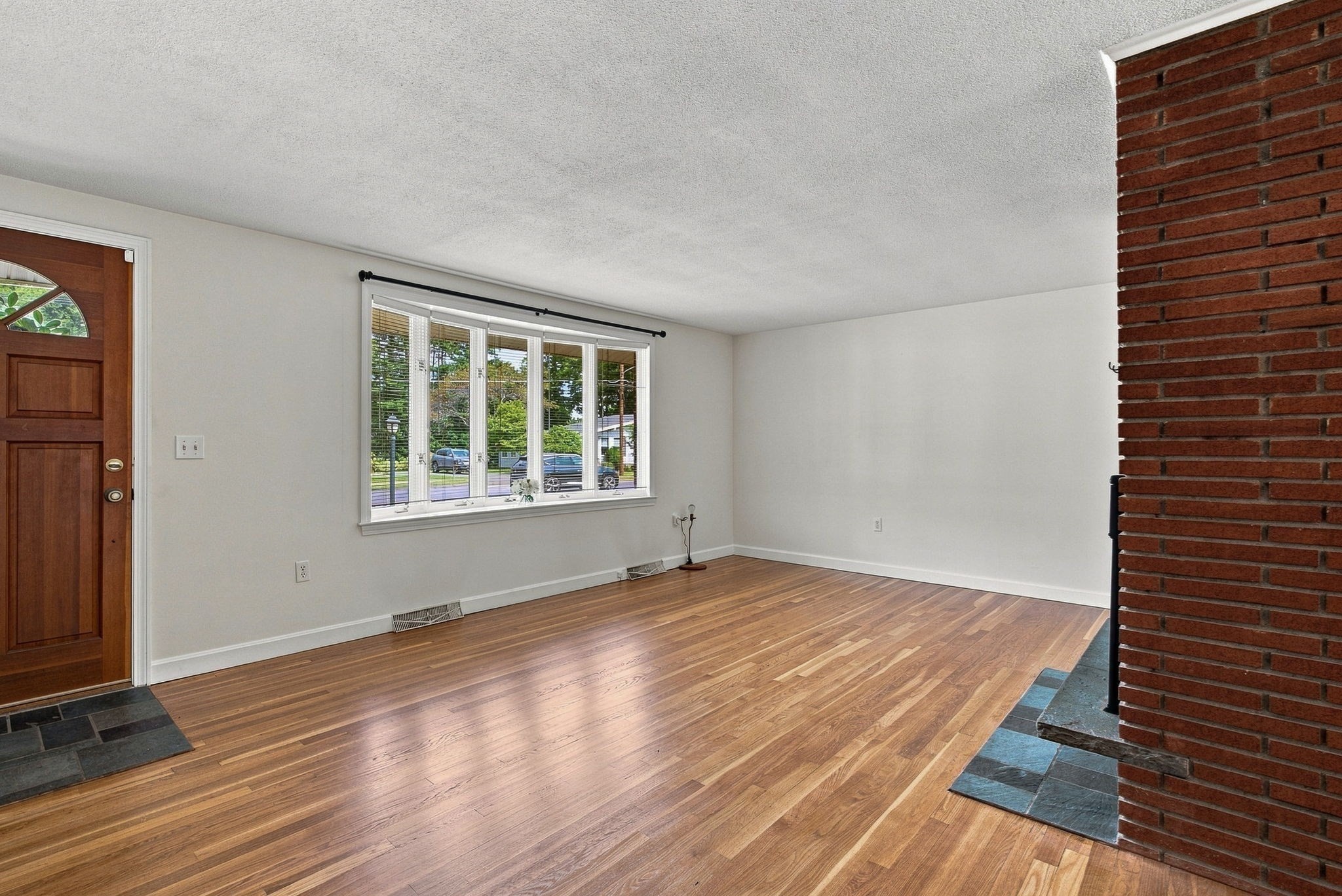 19 Champlain Dr Property Photo 8