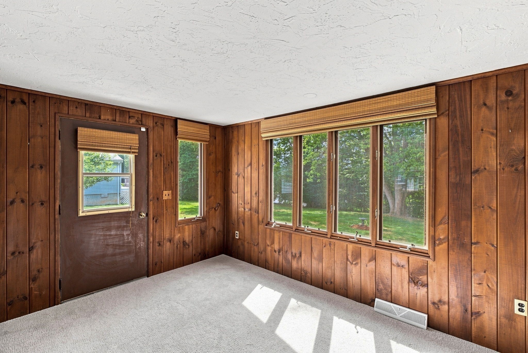 19 Champlain Dr Property Photo 14