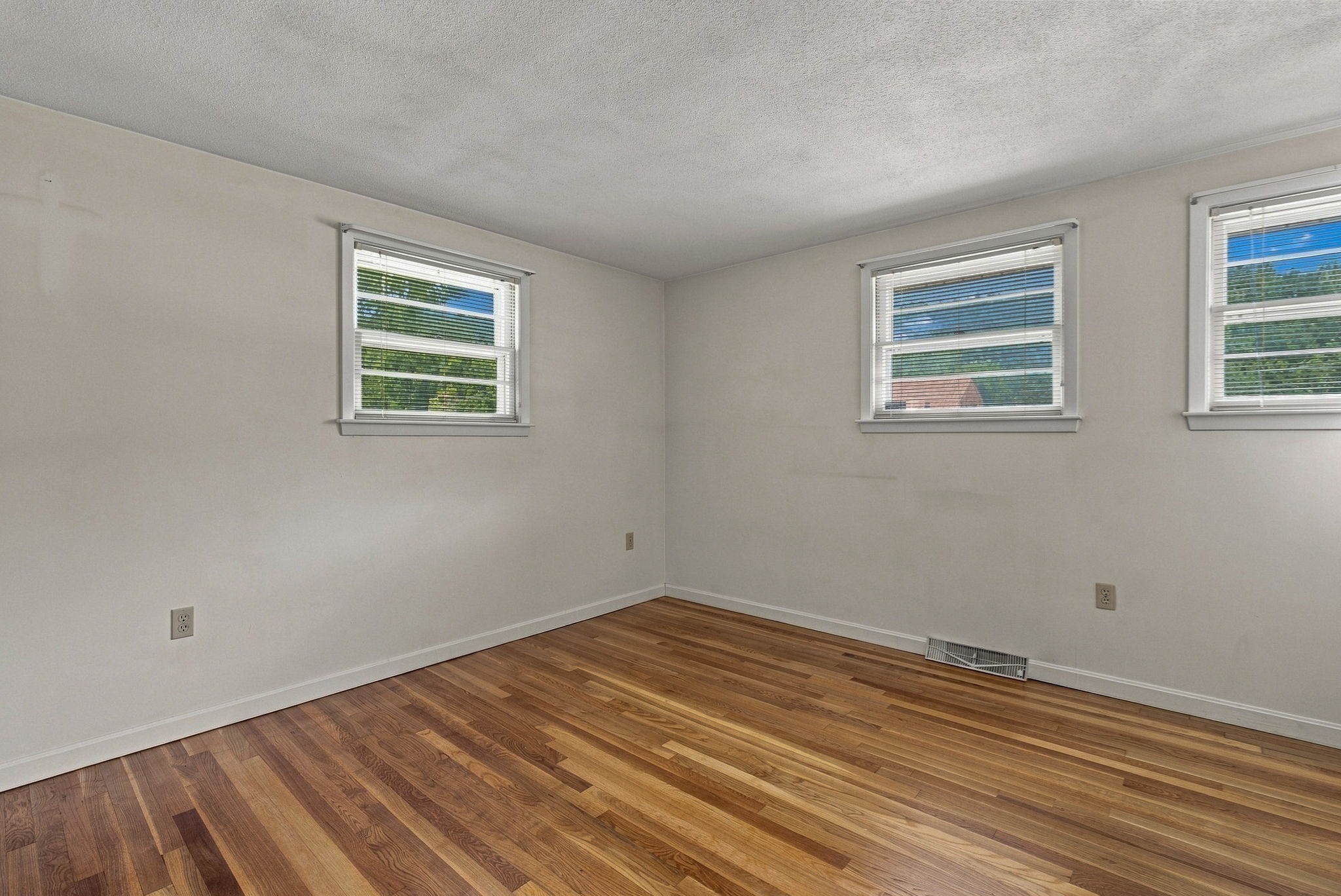 19 Champlain Dr Property Photo 16