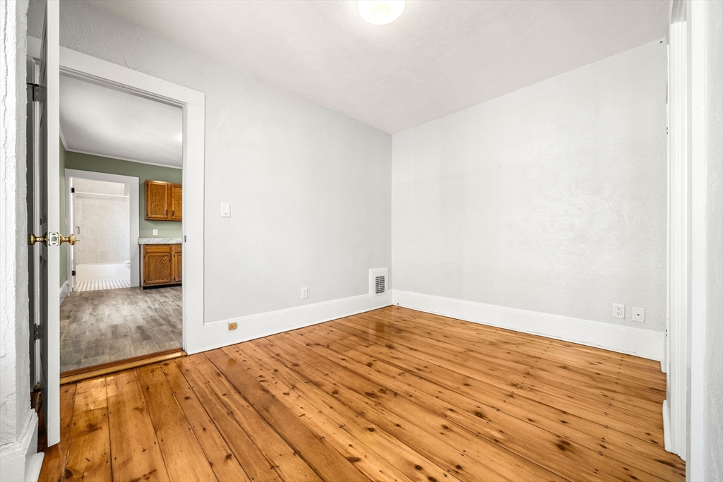 13 Knowlton St Property Photo 8