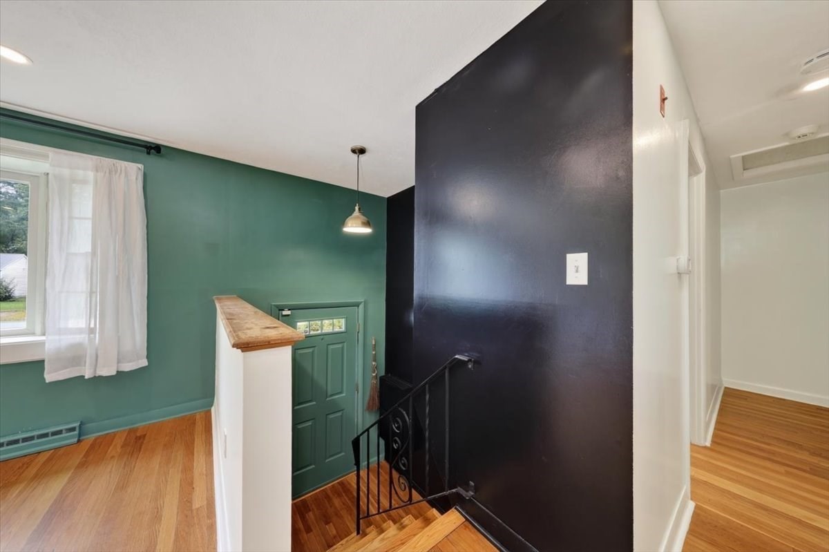 472 Summer St Property Photo 4