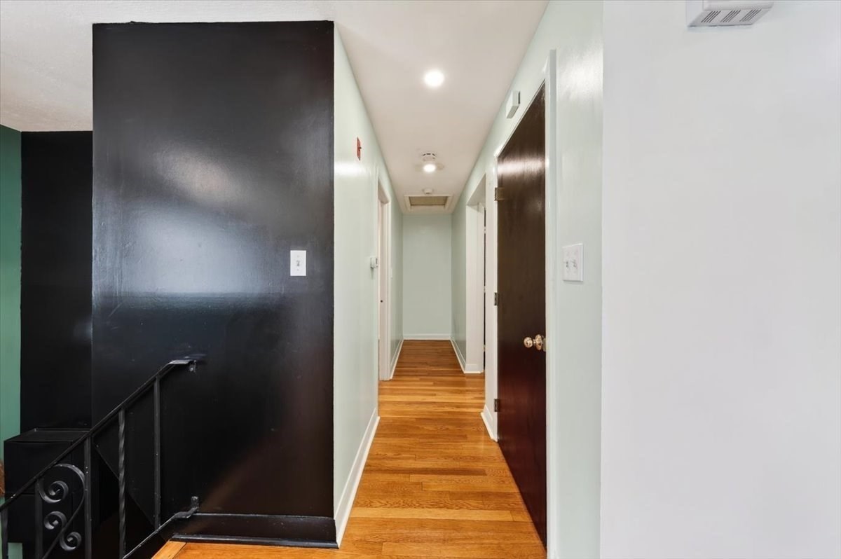 472 Summer St Property Photo 8
