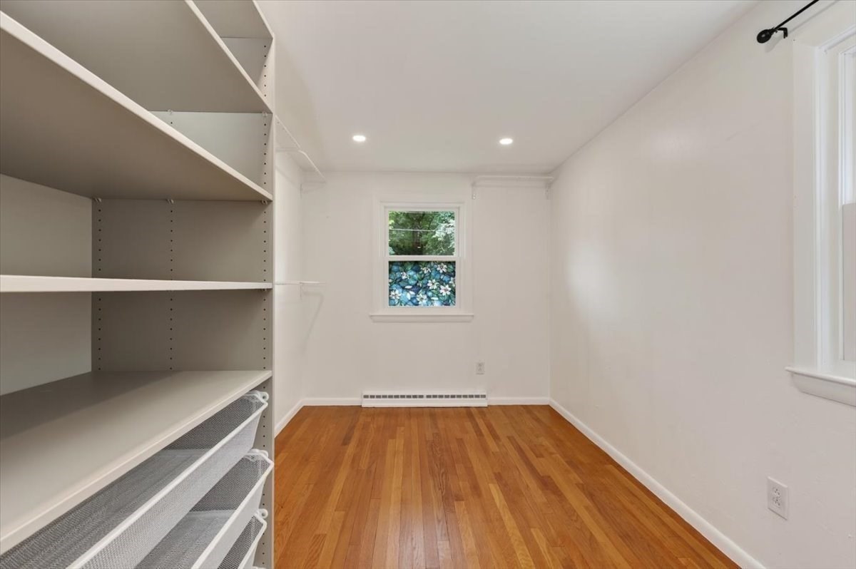 472 Summer St Property Photo 15