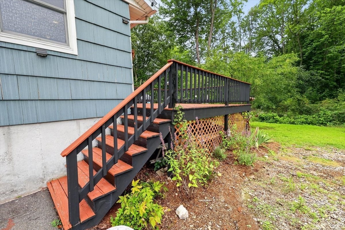 472 Summer St Property Photo 25