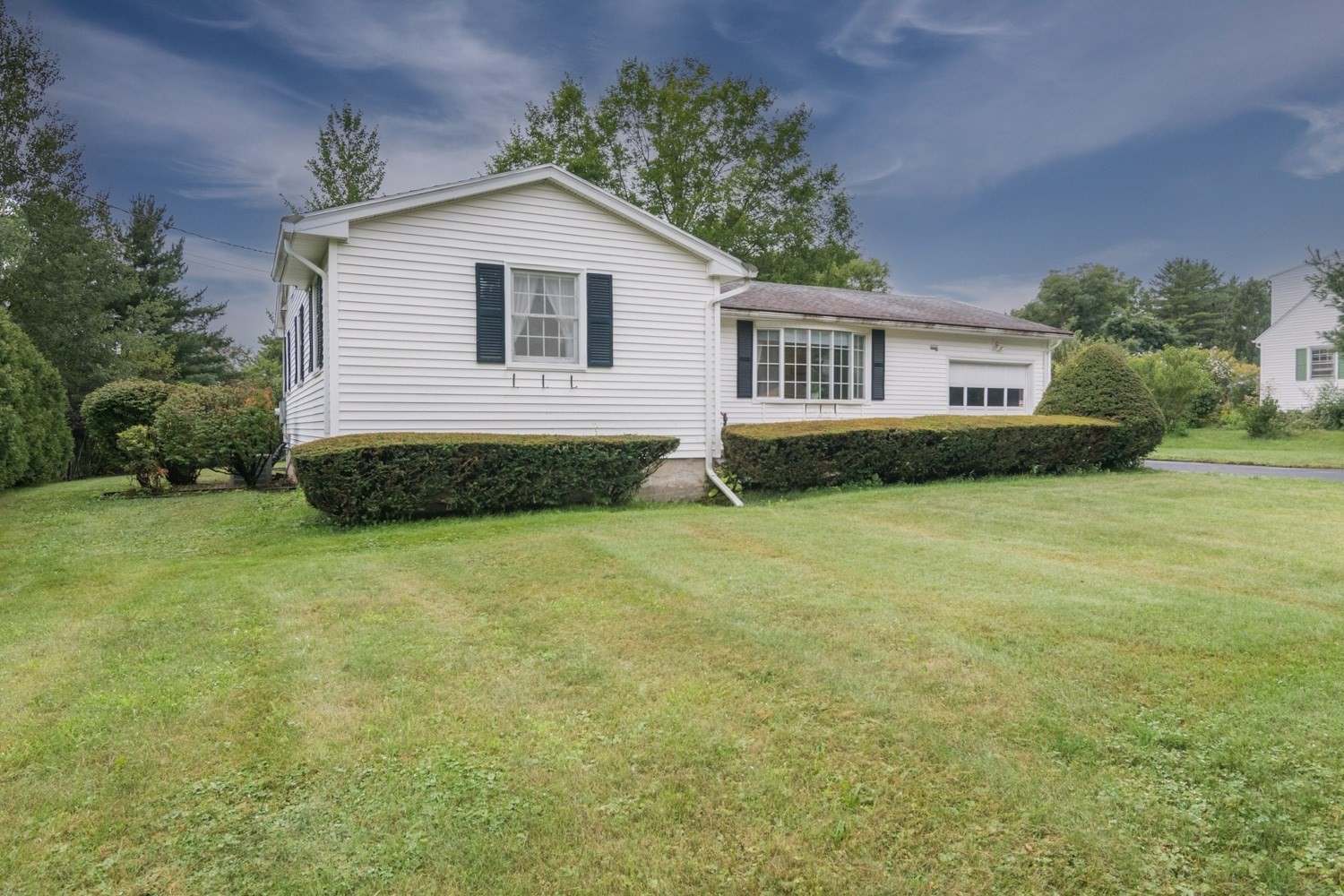 90 Columbia Drive Property Photo 2