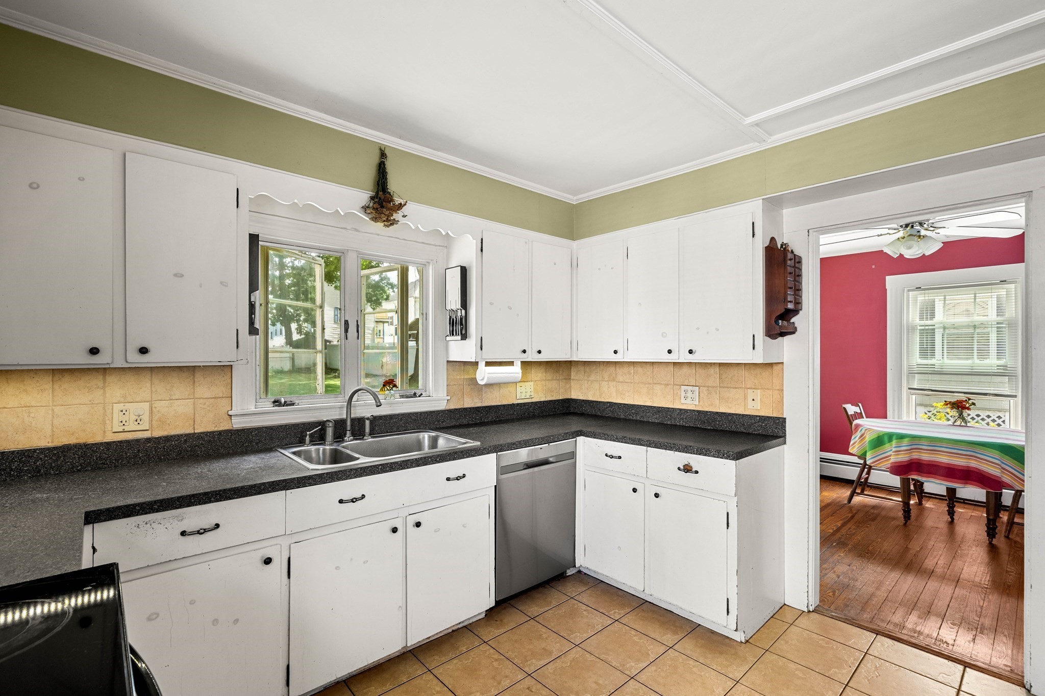 24 Vernon St Property Photo 12