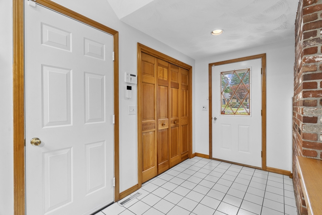 730 Lindsey St Property Photo 5