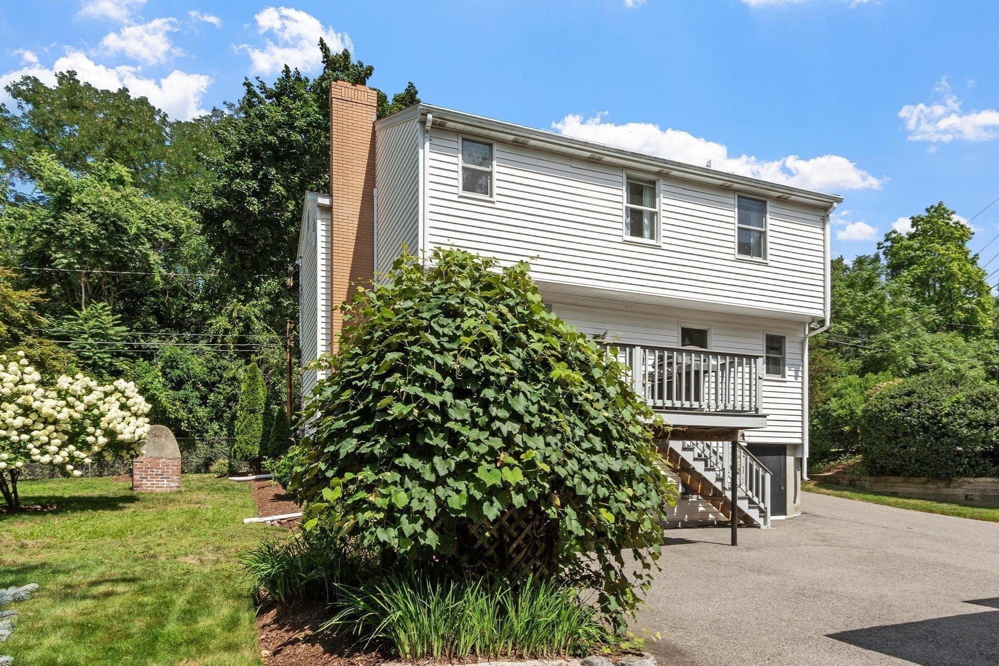 82 Pine Street Property Photo 4