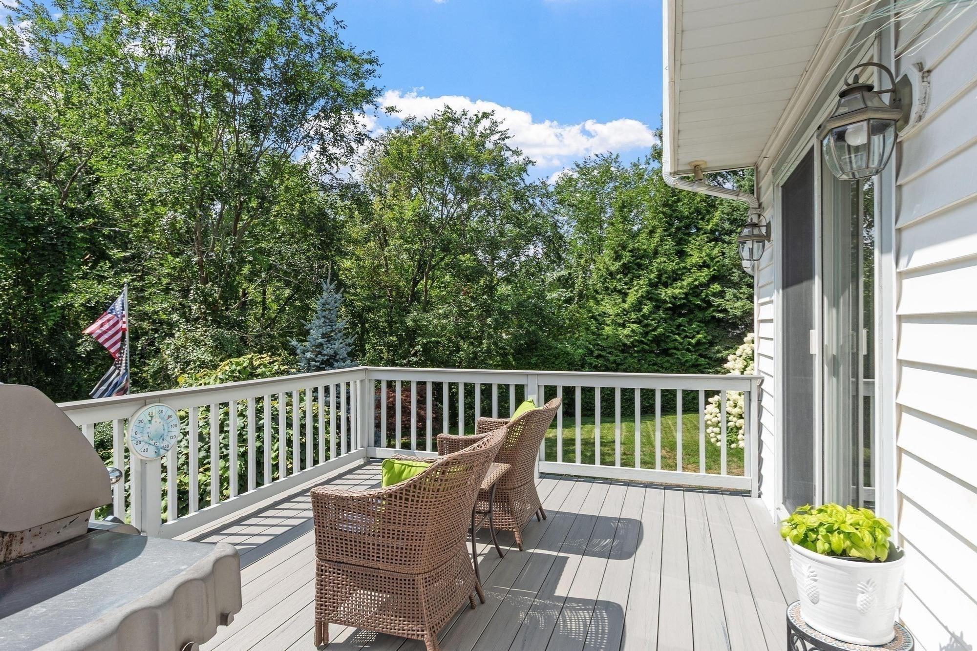 82 Pine Street Property Photo 6