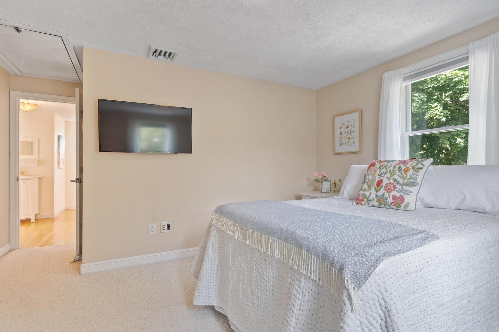 82 Pine Street Property Photo 32