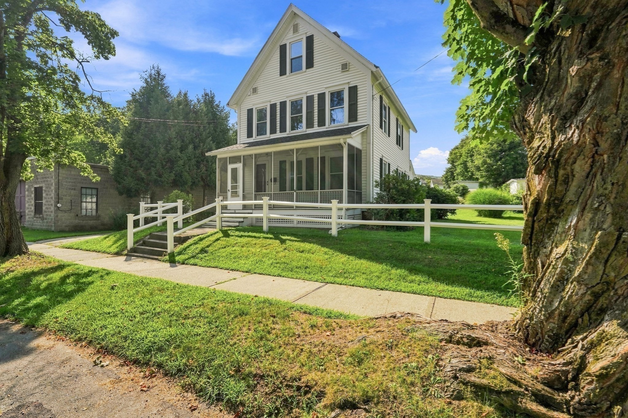 11 Newton Street Property Photo 30