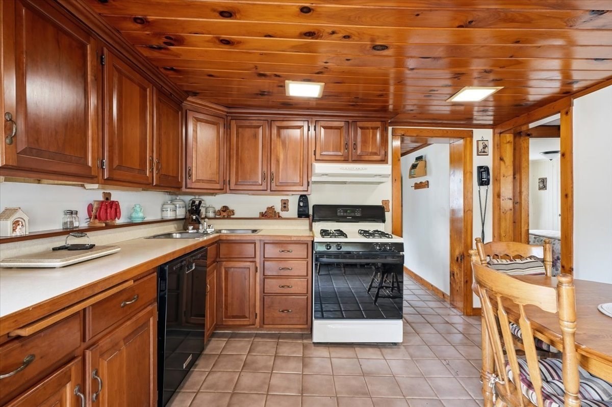 16 Park St Property Photo 4