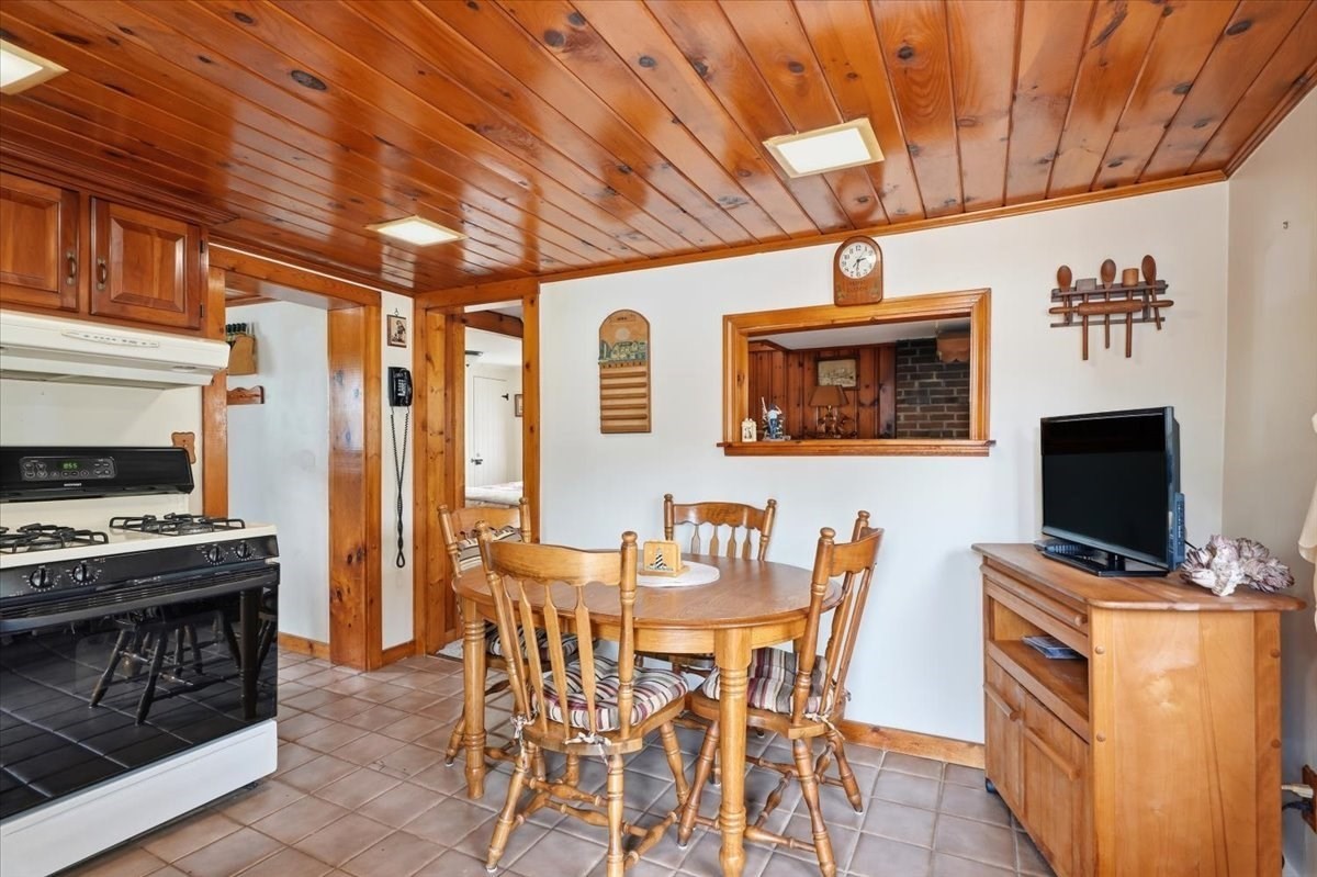 16 Park St Property Photo 5