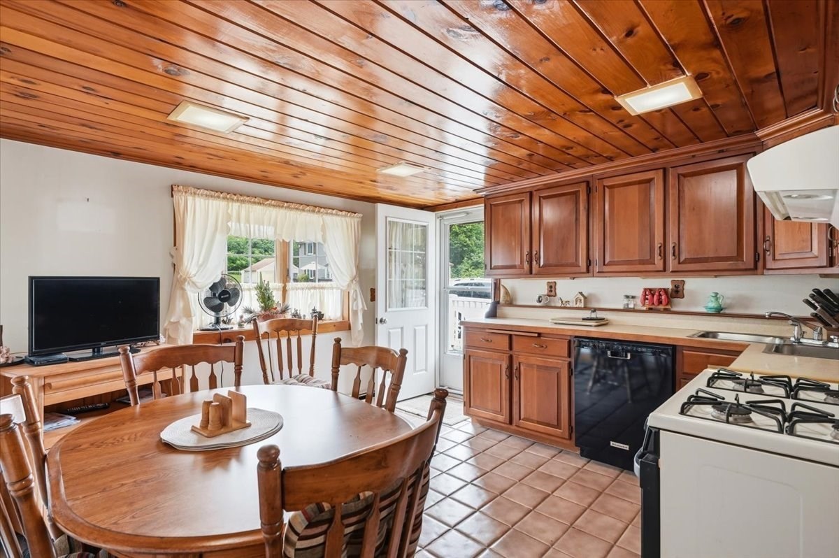 16 Park St Property Photo 6