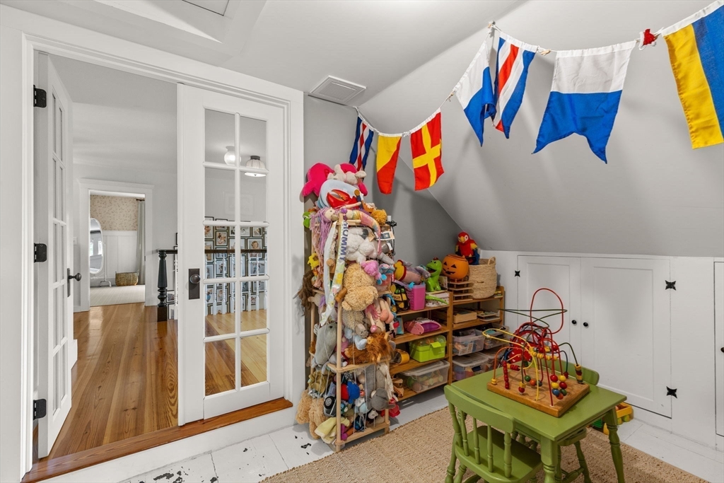 141 Bank St Property Photo 21
