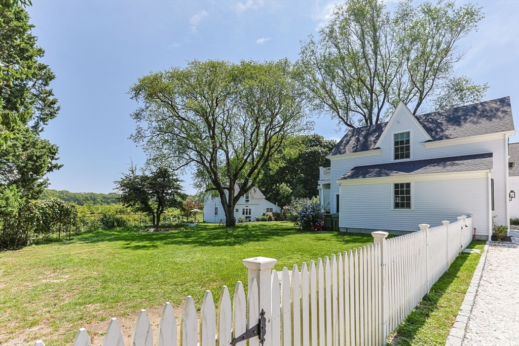 141 Bank St Property Photo 36