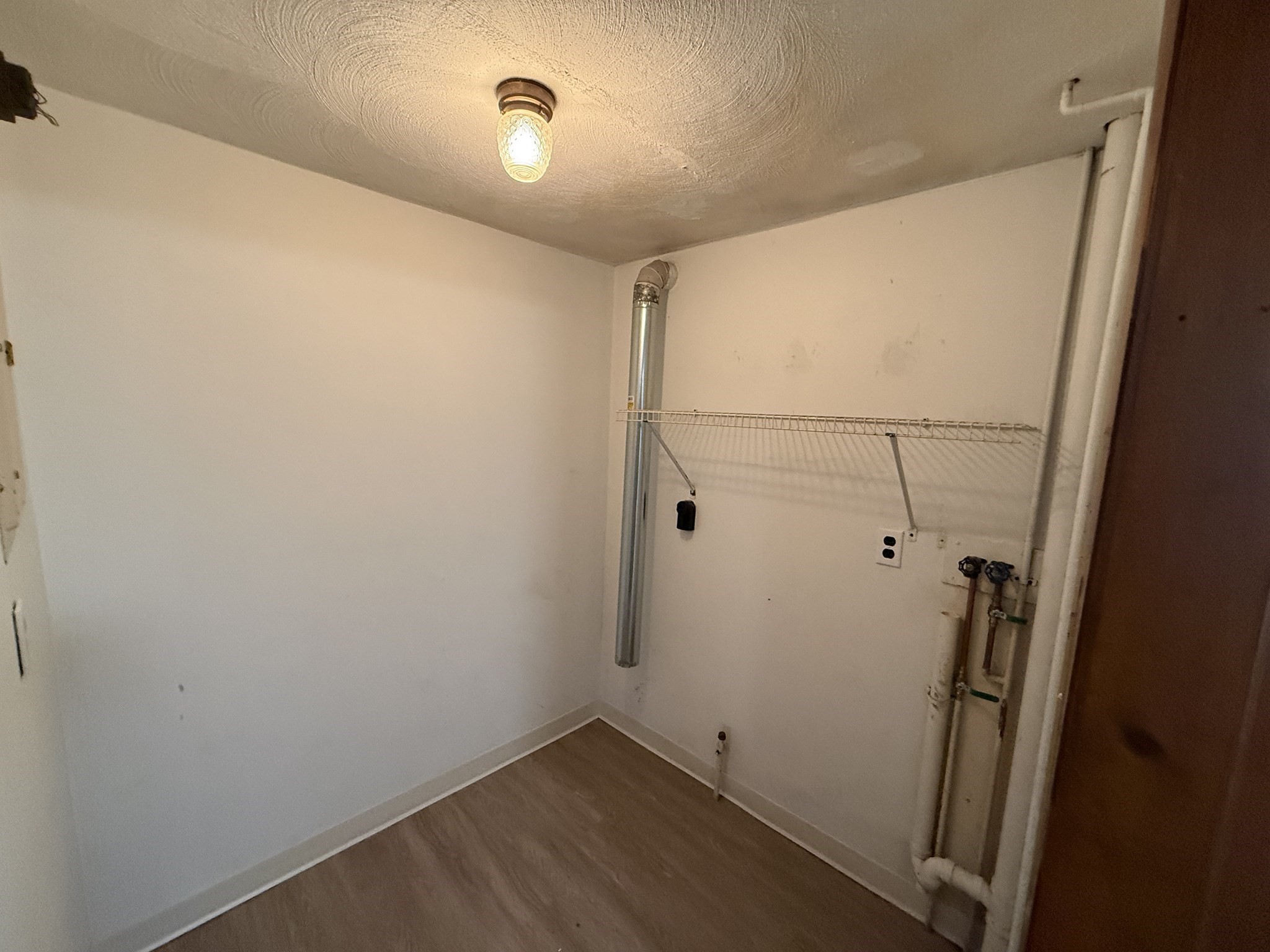 54 Pleasant St # A Property Photo 6