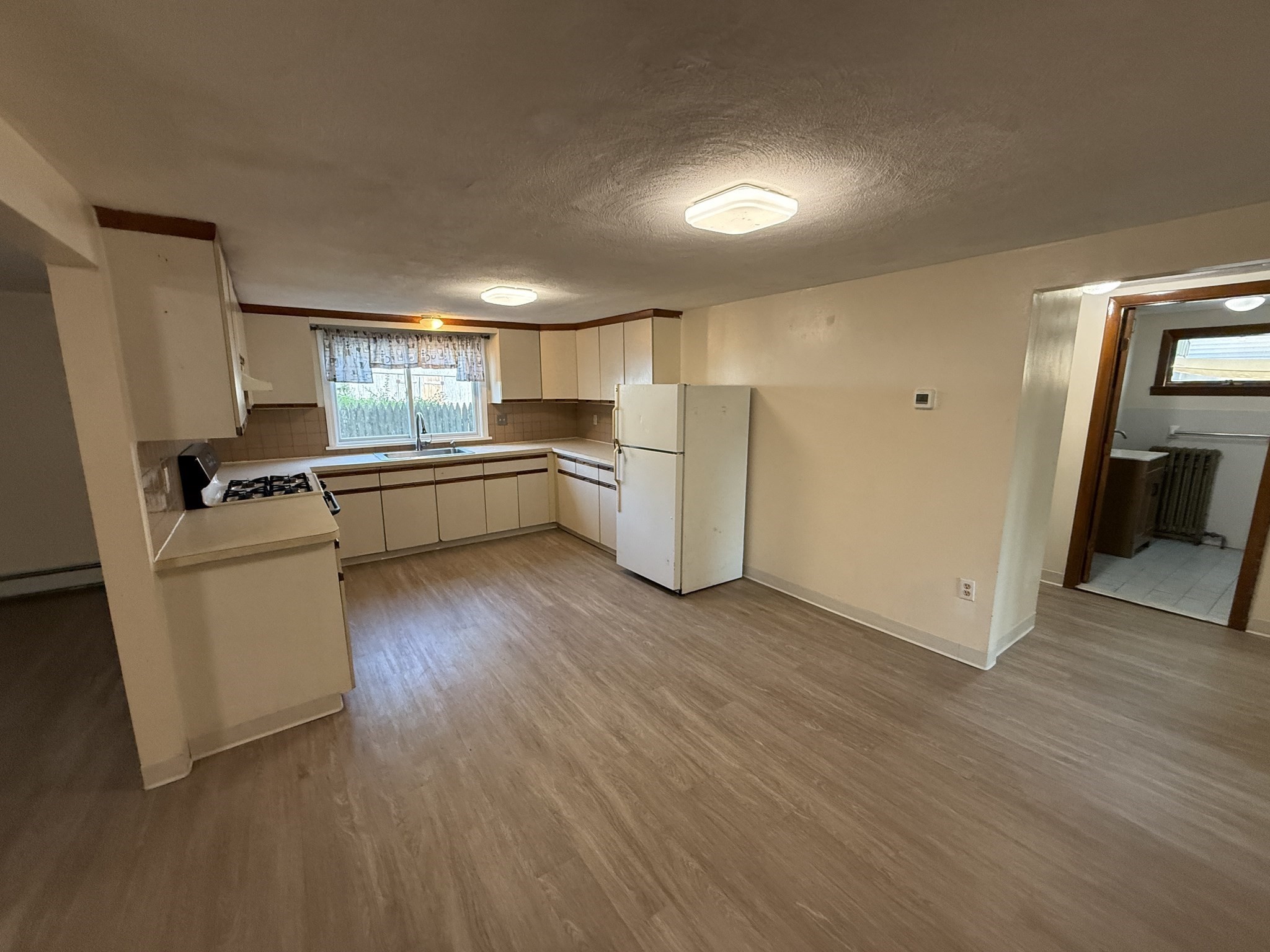 54 Pleasant St # A Property Photo 7