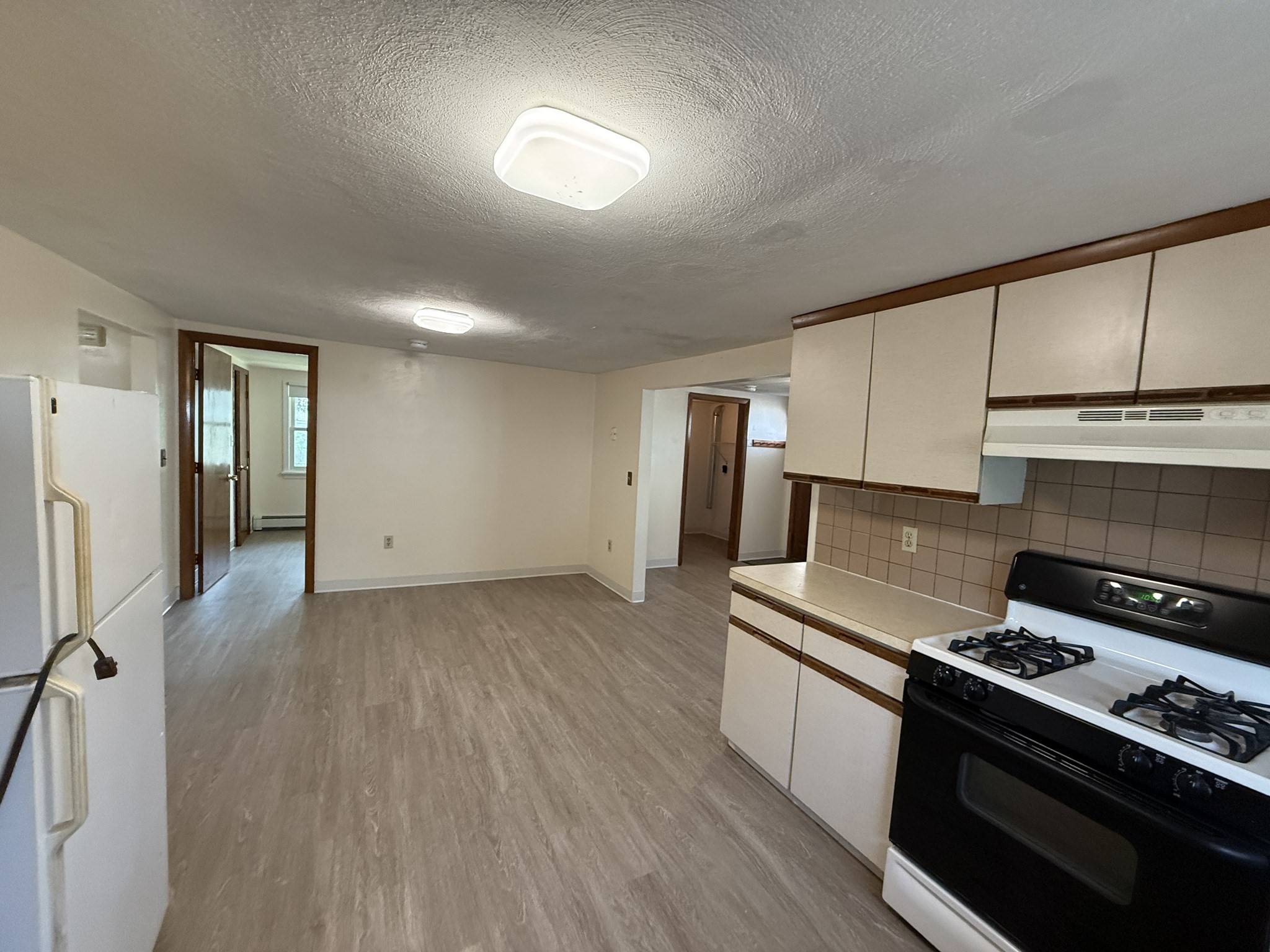 54 Pleasant St # A Property Photo 8