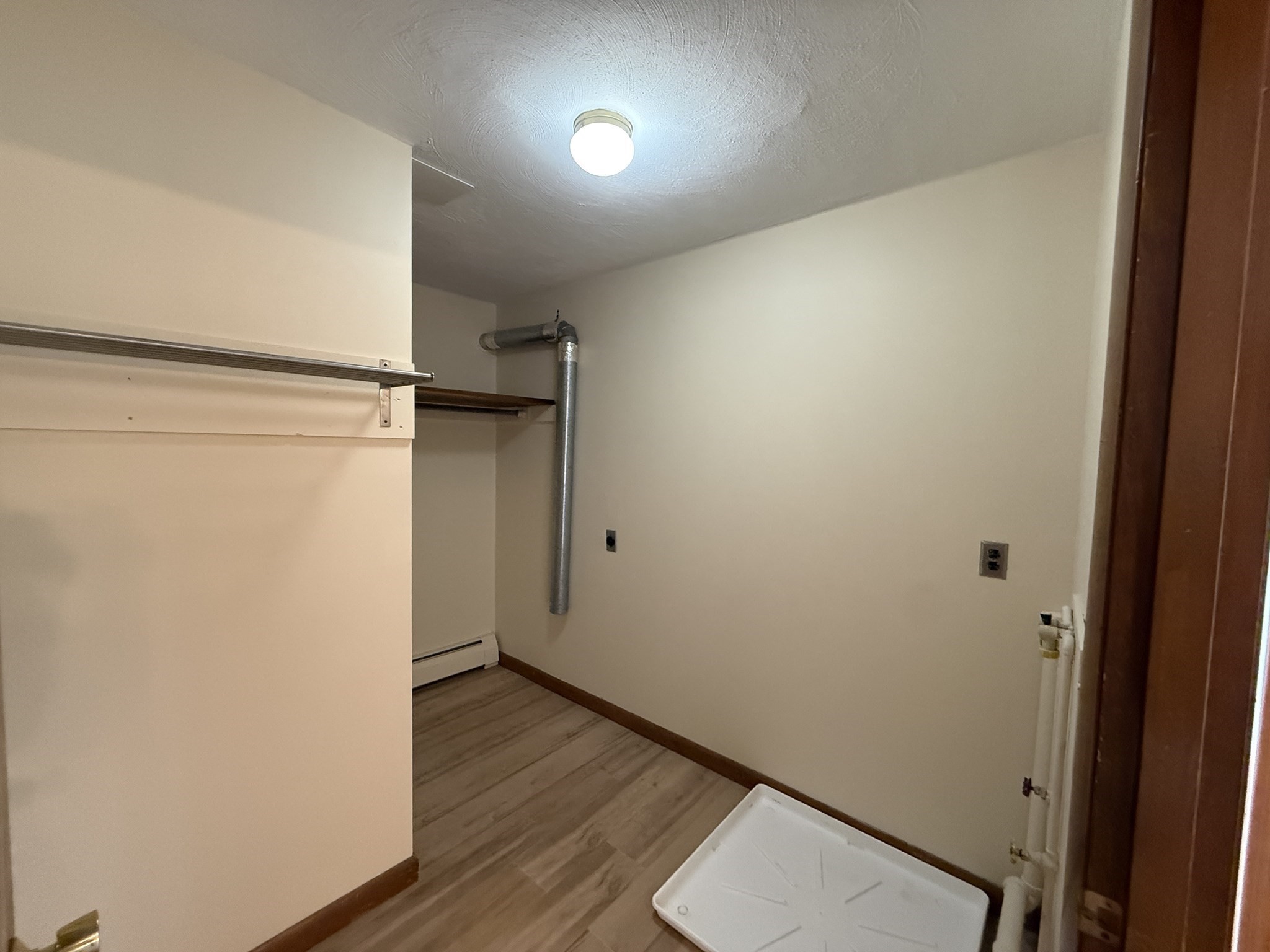 54 Pleasant St # B Property Photo 6