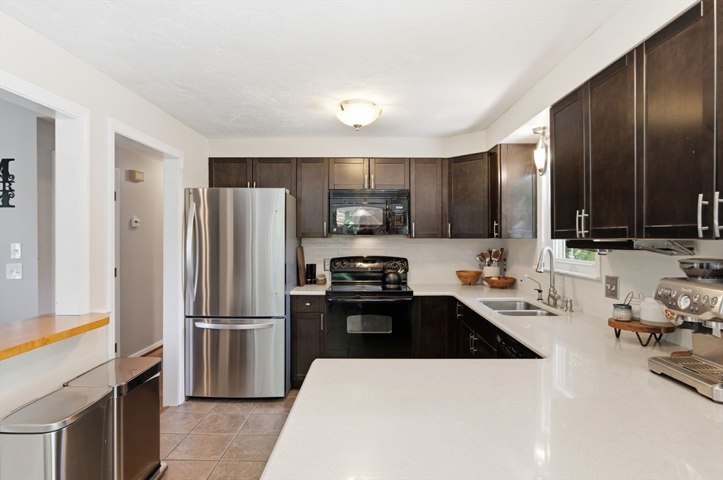 668 Summer St Property Photo 7