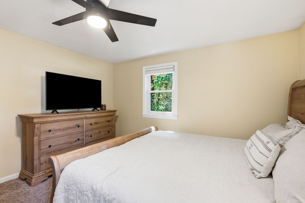 668 Summer St Property Photo 14