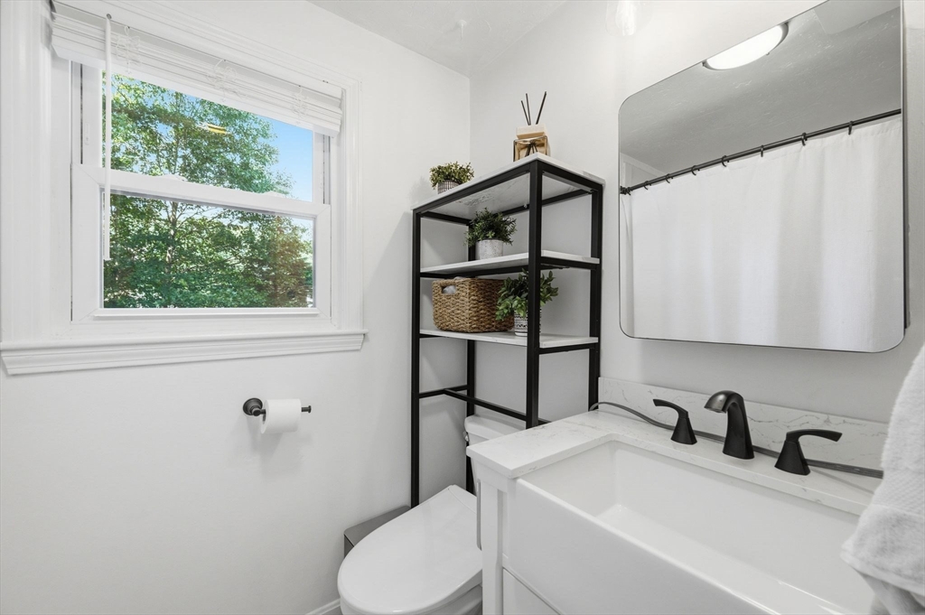 668 Summer St Property Photo 17