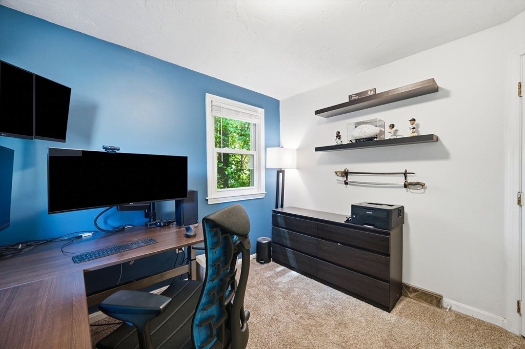 668 Summer St Property Photo 19
